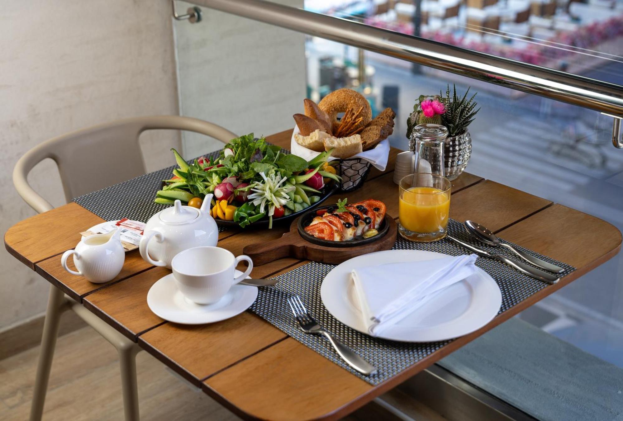 West Walk Retaj Hotel Al Rayyan Eksteriør billede